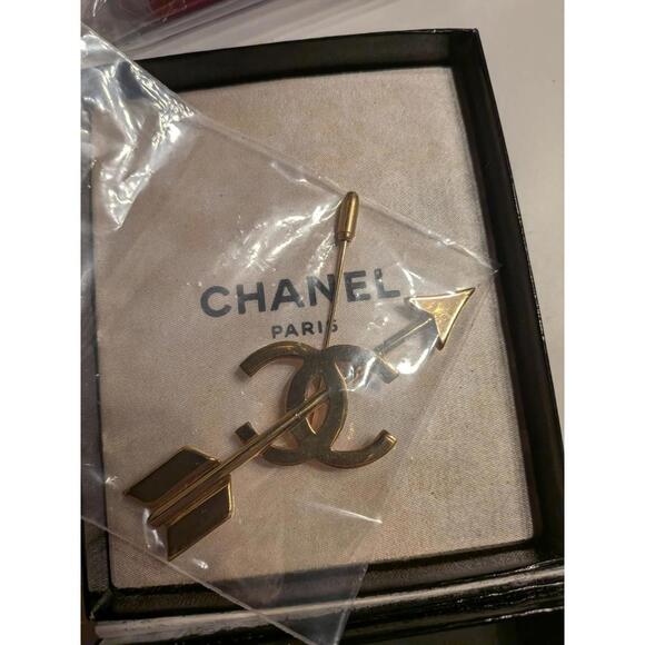 Chanel Vintage Coco Mark Arrow Motif Brooch Gold Plated Pin With Box - Picture 9 of 9